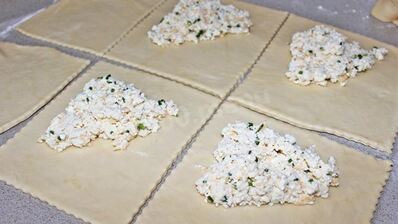 хачапури из слоеного теста с сыром в духовке