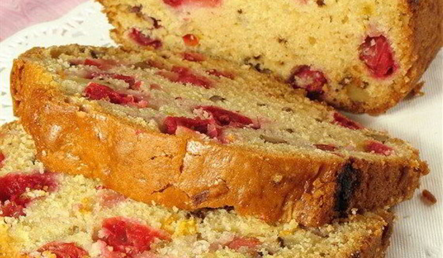 Рецепт быстрого кукурузного хлеба с клюквой и орехами