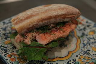 Чиабатта с семгой и каперсами