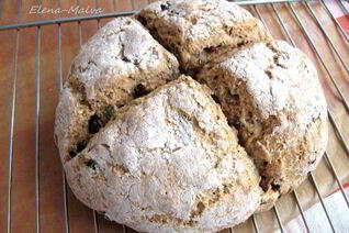 Ирландский содовый хлеб с розмарином и клюквой