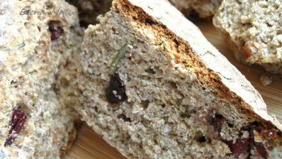 ирландский содовый хлеб с розмарином и клюквой