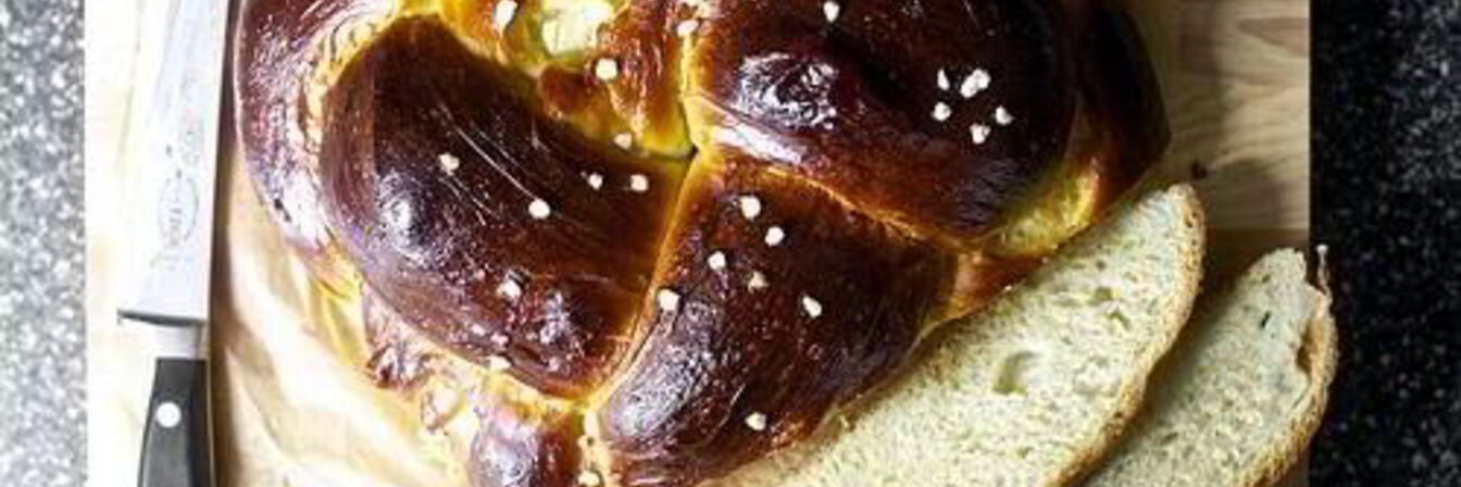 Хала с яблоками и медом