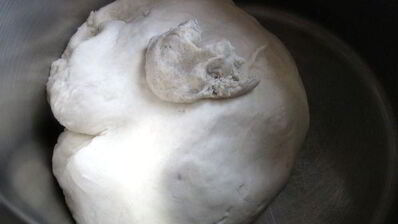 хлеб с тмином и изюмом