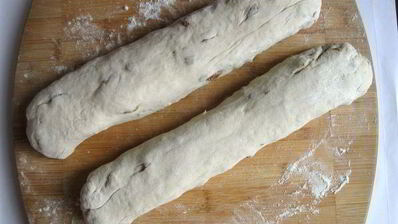 хлеб с тмином и изюмом