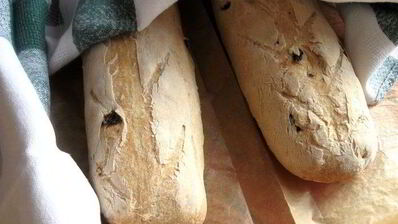 хлеб с тмином и изюмом