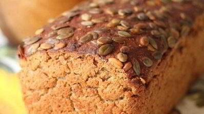 хлеб с творогом и тыквенными семечками на ржаной закваске