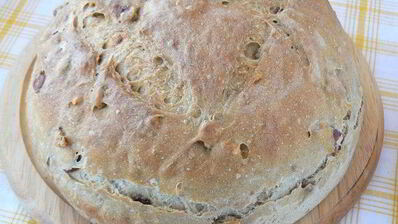 ржаной хлеб с клюквой и грецким орехом