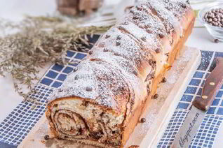 Сладкий хлеб на сыворотке с молочным шоколадом