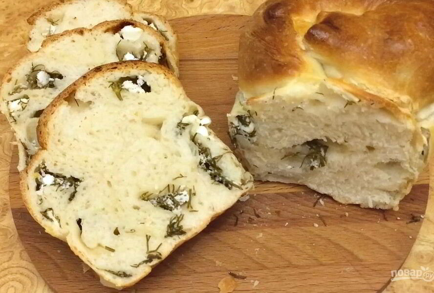 Воздушный хлеб с брынзой и зеленью