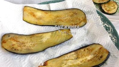 конвертики из баклажана с моцареллой, томатом и цукини