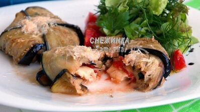 конвертики из баклажана с моцареллой, томатом и цукини