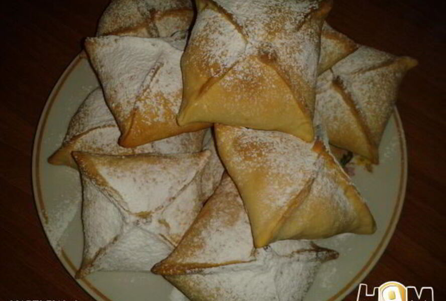 Конвертики из слоеного теста с яблоками