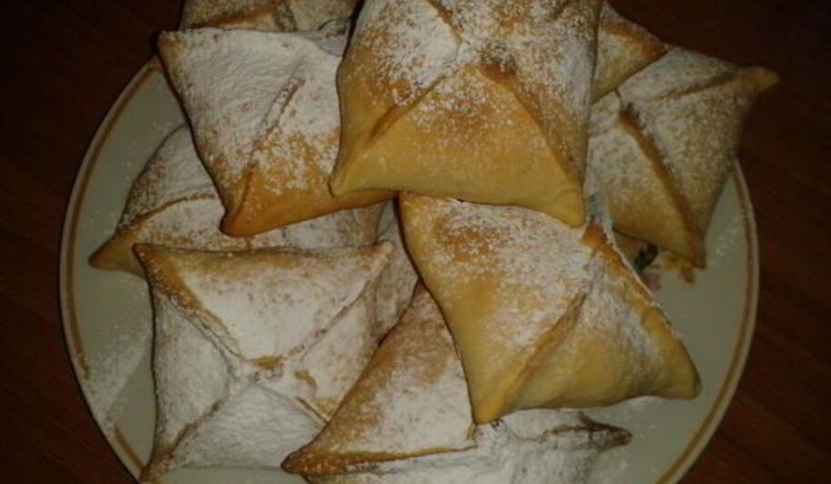 Рецепт конвертиков из слоеного теста с яблоками