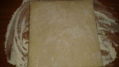 конвертики из слоеного теста с яблоками