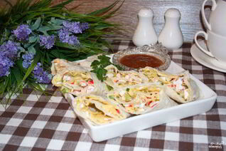 Лаваш с крабовыми палочками и огурцом