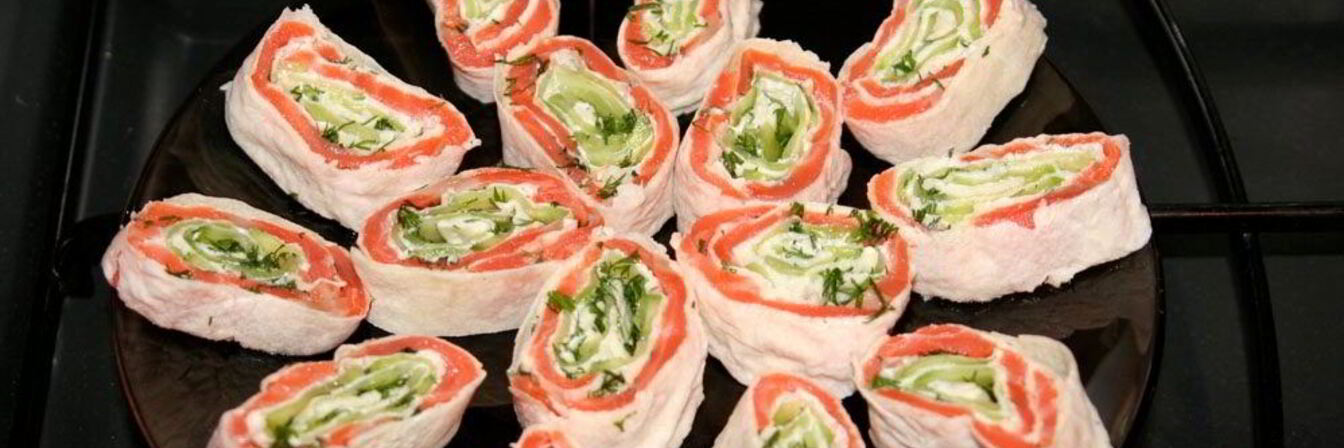 Лаваш с рыбой и огурцом