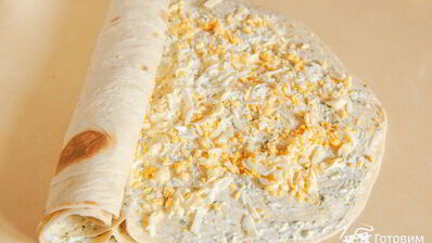 рыбка в лаваше с сыром, чесноком и зеленью