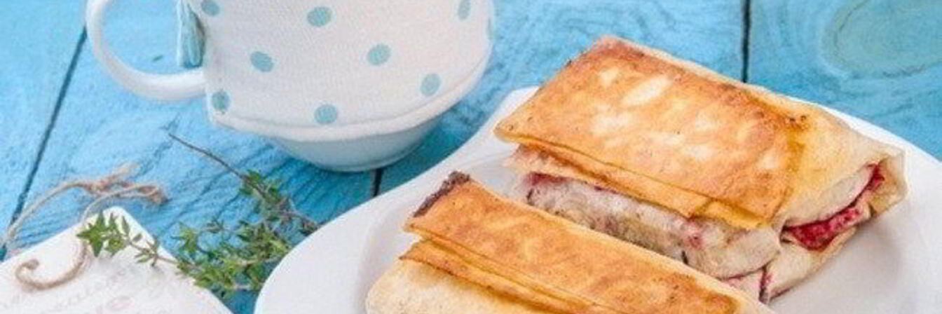 Вишня с сыром Моцарелла в лаваше