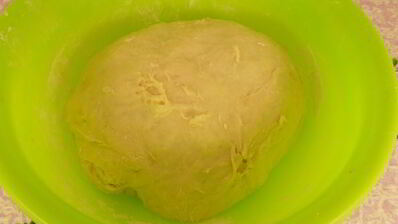 дрожжевые лепешки с мясом на сковороде