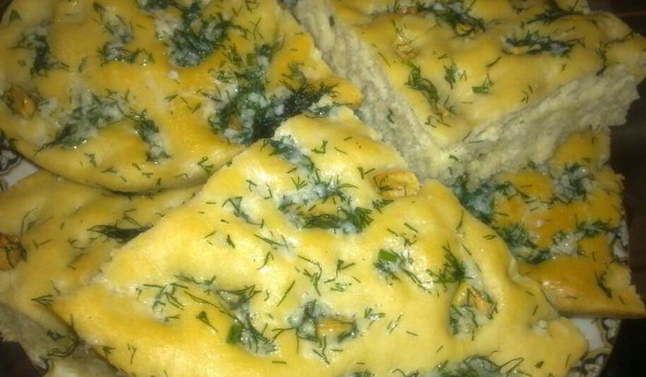 Рецепт фокаччи чесночной с чесночным соусом