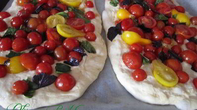 фокачча с ароматными томатами