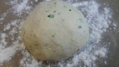 фокачча с зеленью и чесноком