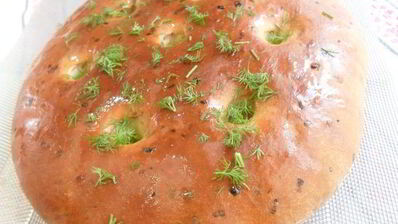 фокачча с зеленью и чесноком