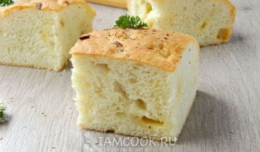 Рецепт фокаччи с жареным луком и сыром