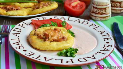 картофельные лепешки с куриным фаршем и сыром