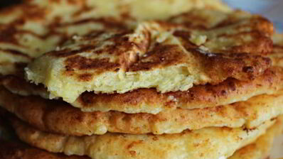 кукурузные лепешки на сковороде