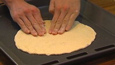 лепешка с моцареллой, фетой и орегано