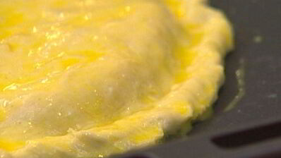 лепешка с моцареллой, фетой и орегано