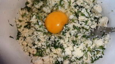 лепешки из брынзы с зеленью