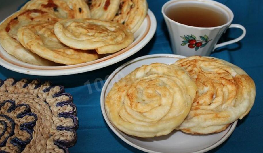 Рецепт лепешек из слоеного теста катлама