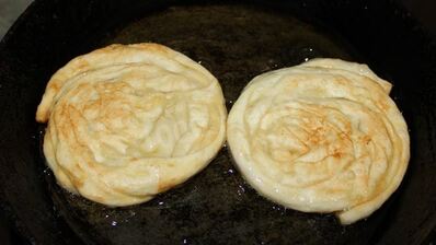 лепешки из слоеного теста катлама