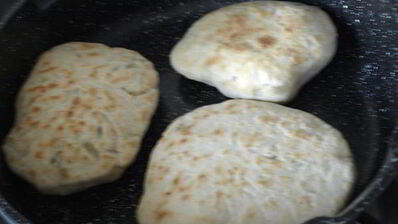 лепешки на минеральной воде