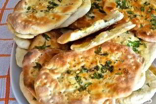 Лепешки с чесноком и зеленью