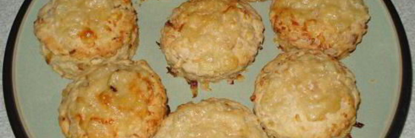 Лепешки с луком и сыром