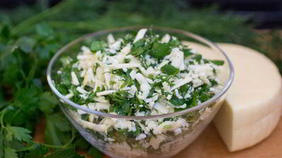 лепешки с сыром, чесноком и зеленью