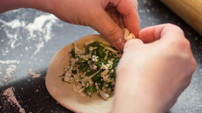 лепешки с сыром, чесноком и зеленью