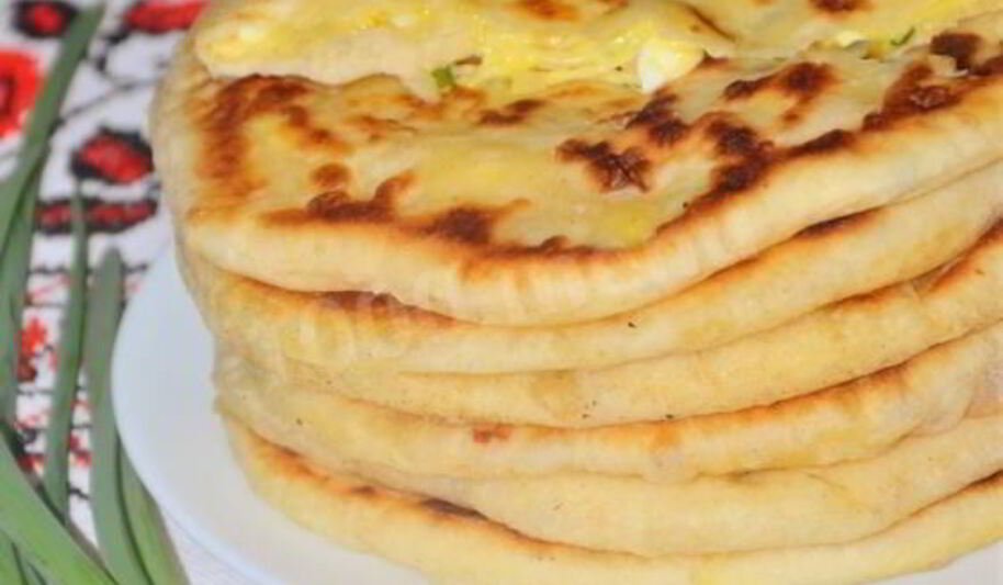 Рецепт лепешек с зеленым луком и моцареллой