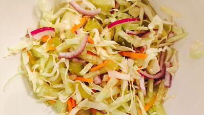 сочная пита с курицей и салатом