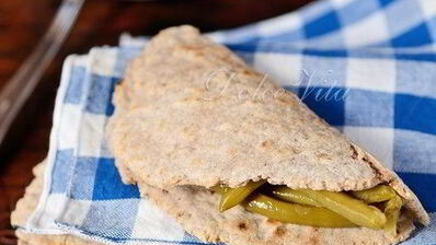 тонкие пшенично-ржаные лепешки с орехами