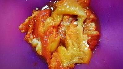 цельнозерновая лепешка с тунцом, креветками и перечным соусом