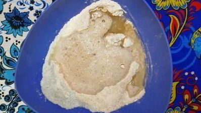 цельнозерновая лепешка с тунцом, креветками и перечным соусом