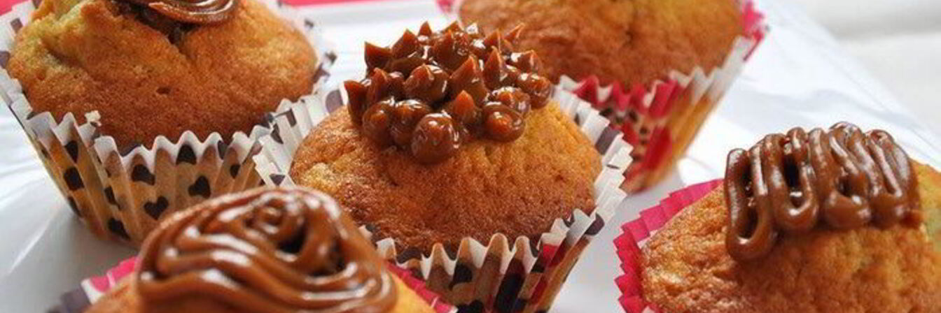 Банановые маффины с вареной сгущенкой