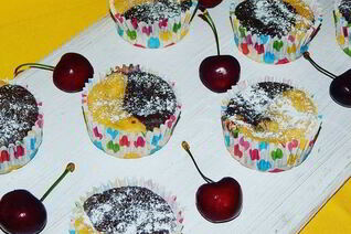 Маффины Дуэт с черешней