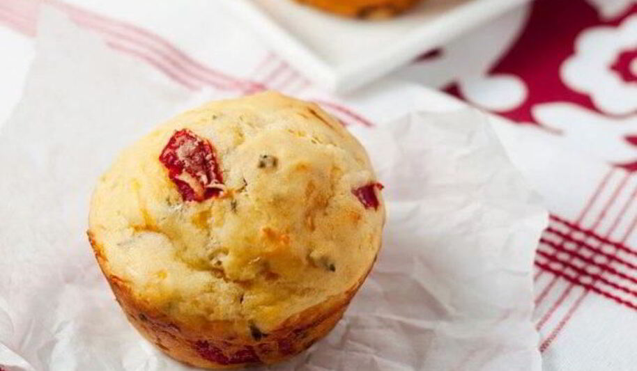 Рецепт маффинов с болгарским перцем и сыром чеддер