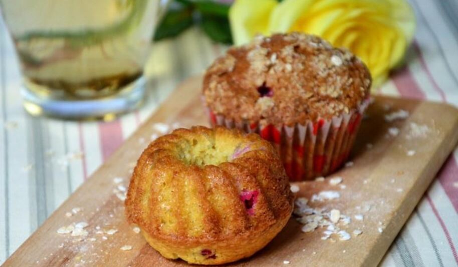 Рецепт маффинов с овсяными хлопьями и смородиной