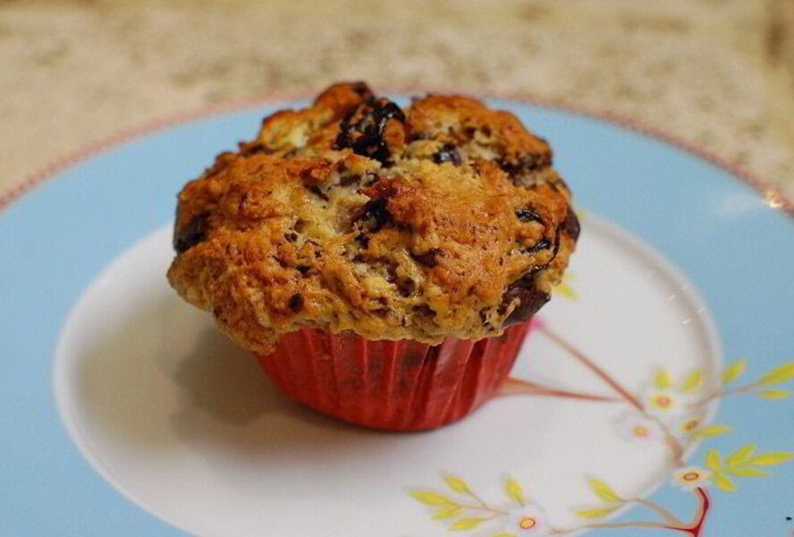Маффины с шоколадом и вяленой вишней